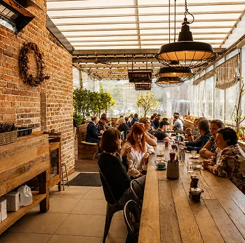 Local Dining & Cafes
