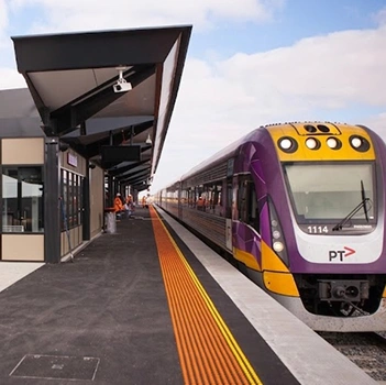 Nearby Caroline Springs Railway Station